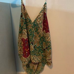 Thin strap blouse with colored print. Low cut back